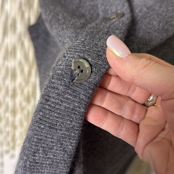 Lands' End Gray 100% 2 Ply Cashmere Sleeveless Button Down Tunic Length Vest M - Picture 7 of 10